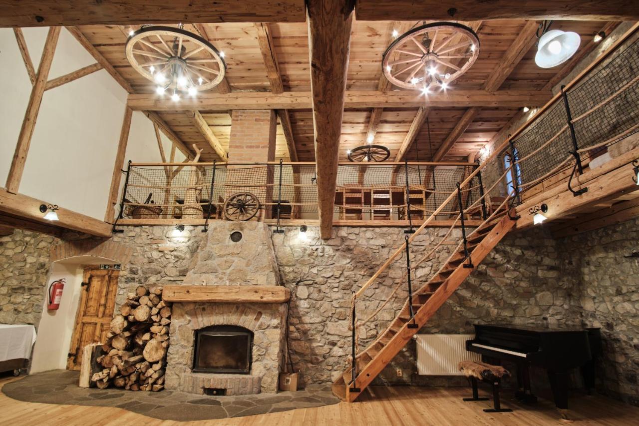 Strnadovsky Mlyn Hotel Jesenice  ภายนอก รูปภาพ