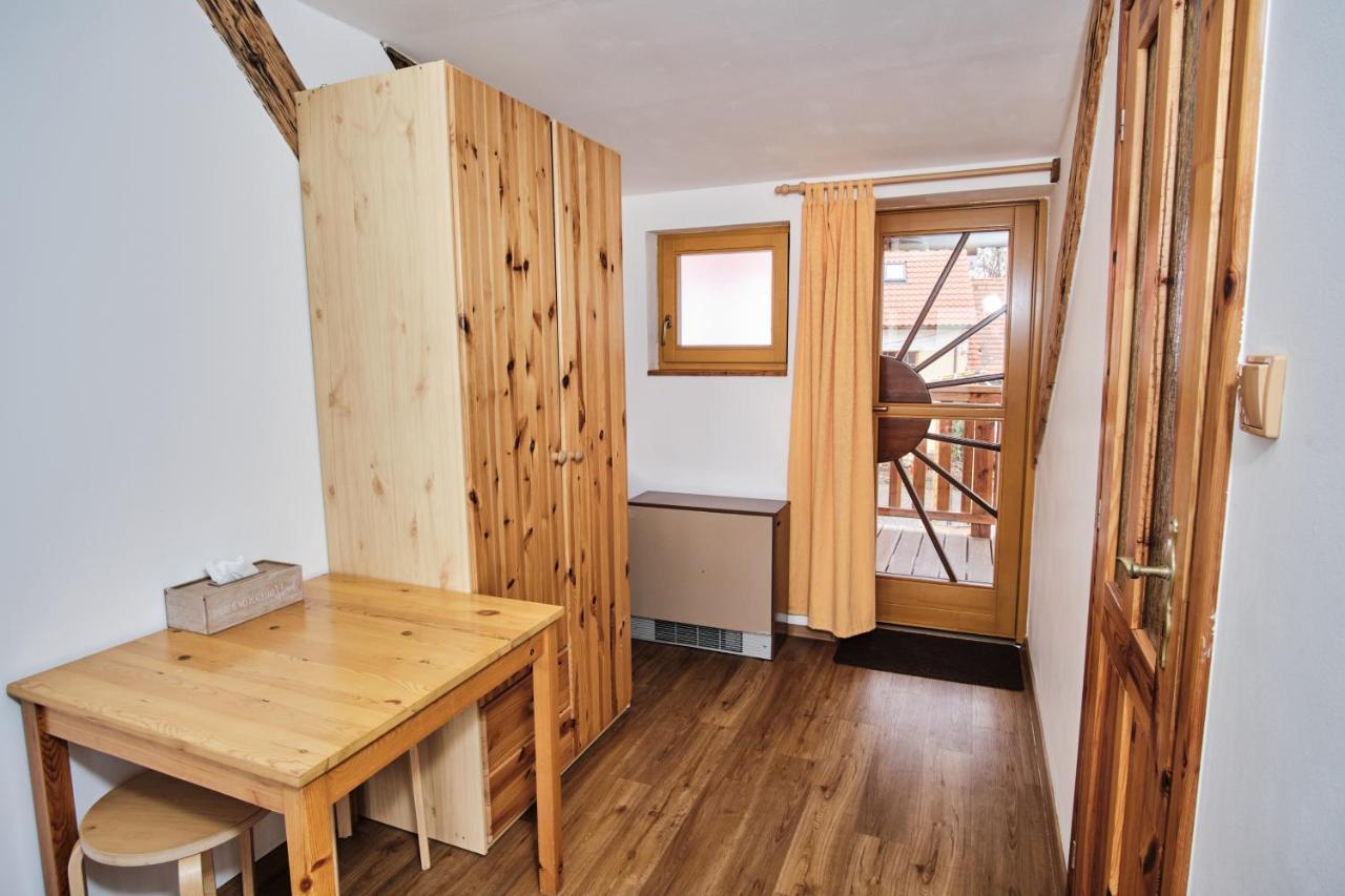 Strnadovsky Mlyn Hotel Jesenice  ภายนอก รูปภาพ