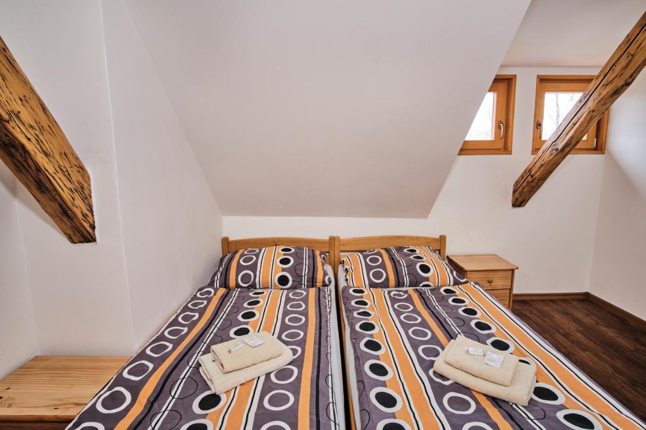 Strnadovsky Mlyn Hotel Jesenice  ภายนอก รูปภาพ
