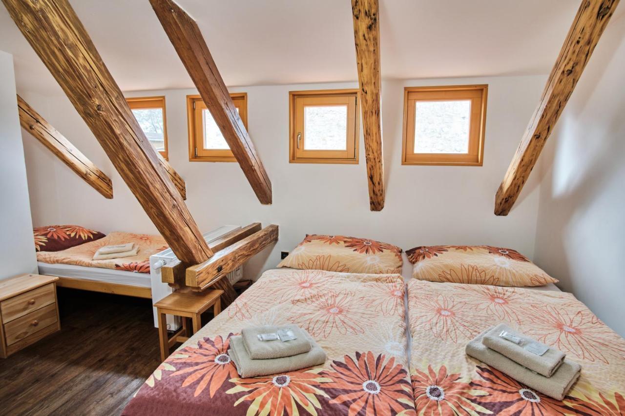 Strnadovsky Mlyn Hotel Jesenice  ภายนอก รูปภาพ