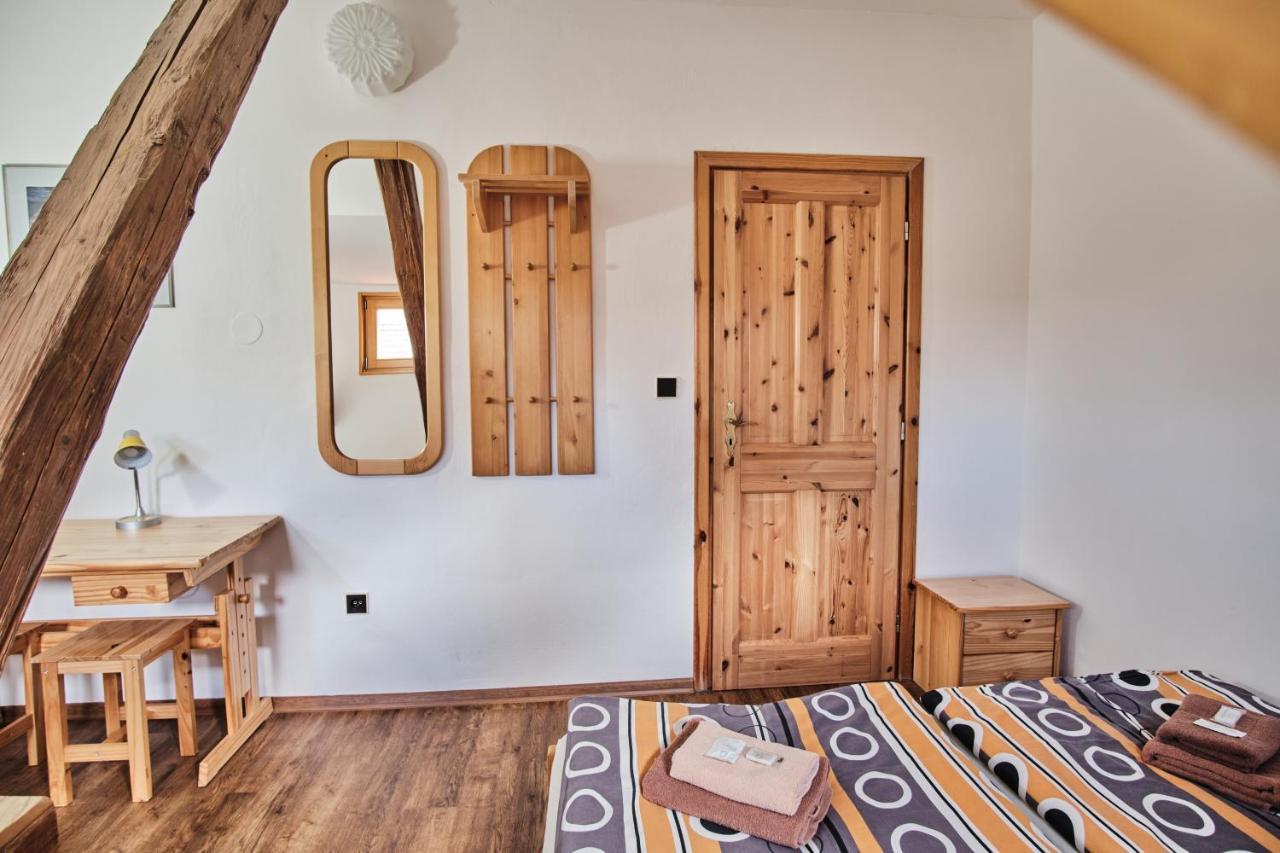 Strnadovsky Mlyn Hotel Jesenice  ภายนอก รูปภาพ