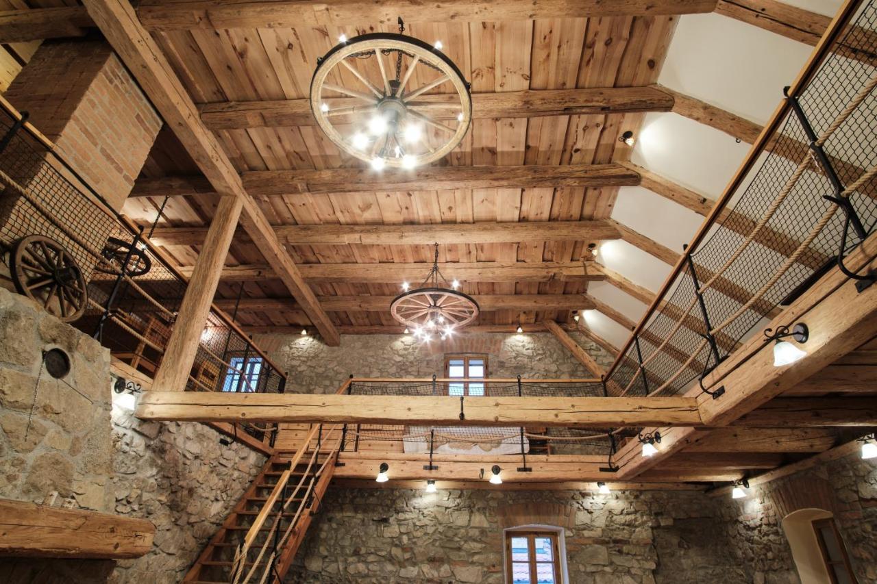 Strnadovsky Mlyn Hotel Jesenice  ภายนอก รูปภาพ
