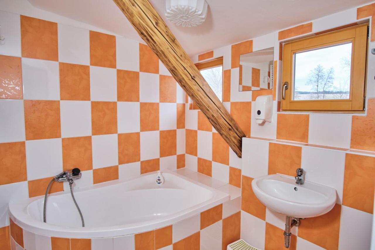 Strnadovsky Mlyn Hotel Jesenice  ภายนอก รูปภาพ