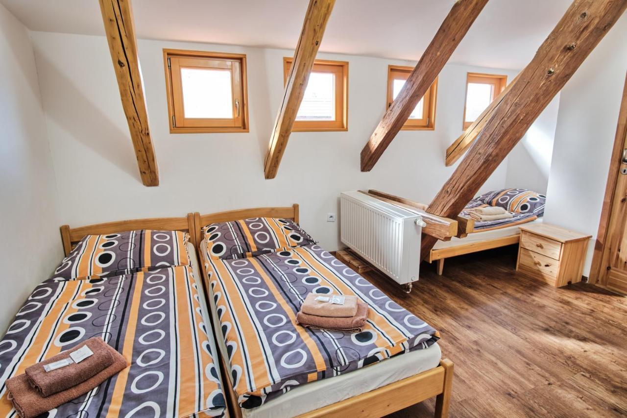 Strnadovsky Mlyn Hotel Jesenice  ภายนอก รูปภาพ