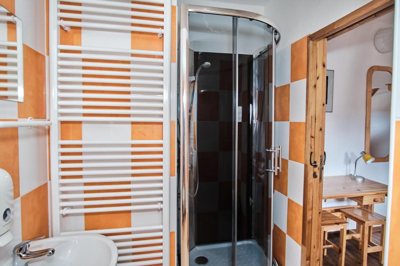 Strnadovsky Mlyn Hotel Jesenice  ภายนอก รูปภาพ